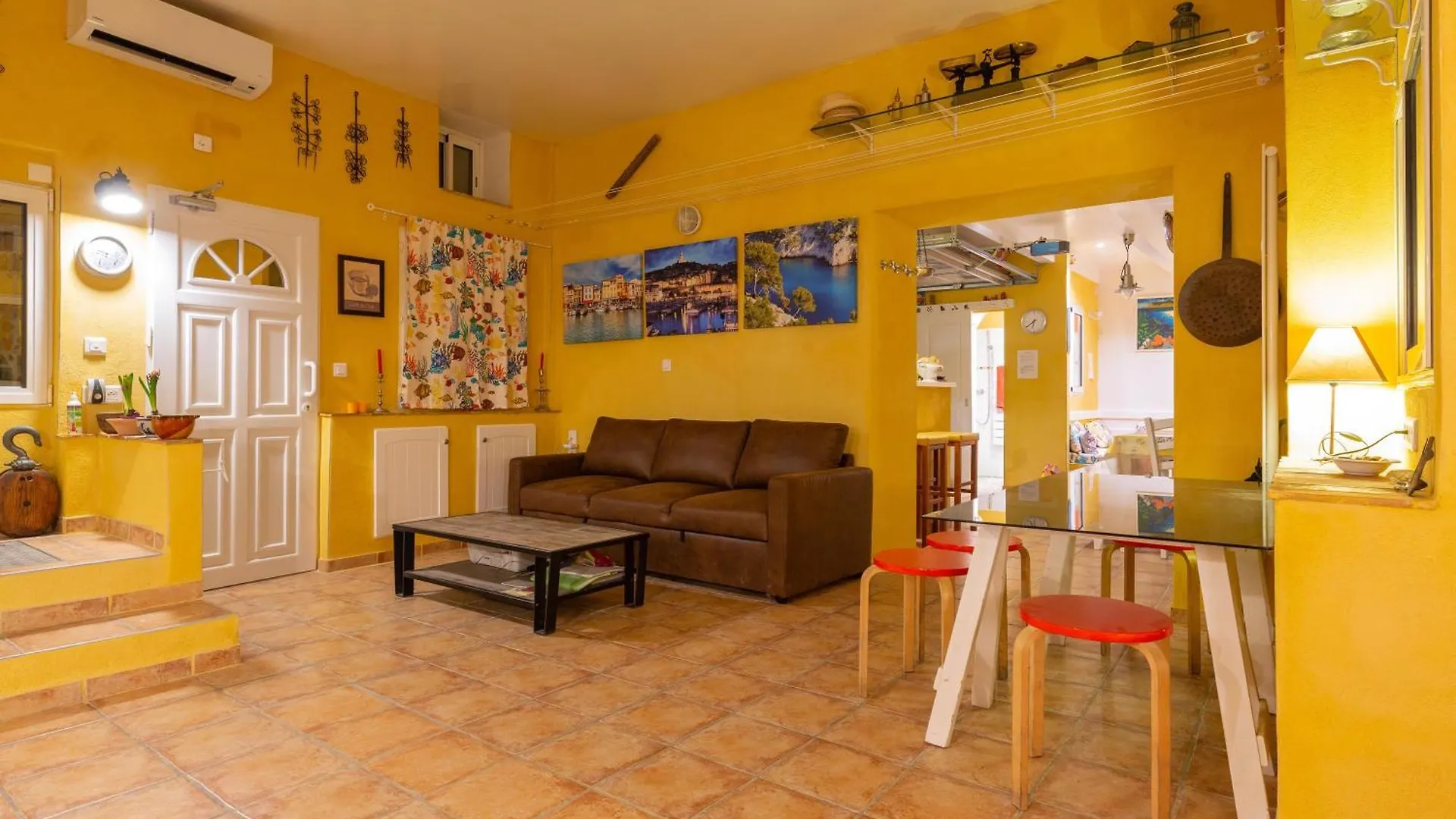 מרסיי Sharehouse -Room-Hostel-Backpackers La Girelle צרפת
